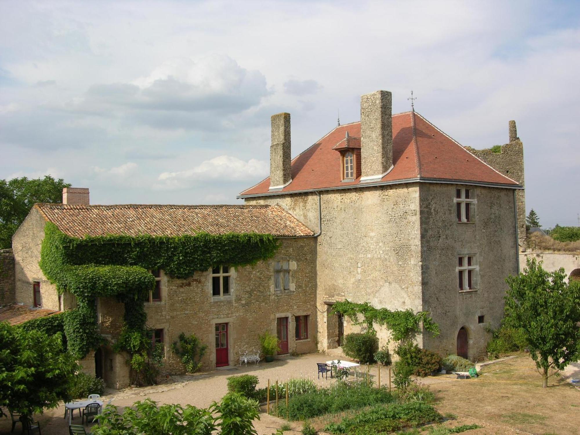 Le Vieux Chateau Airvault Eksteriør bilde